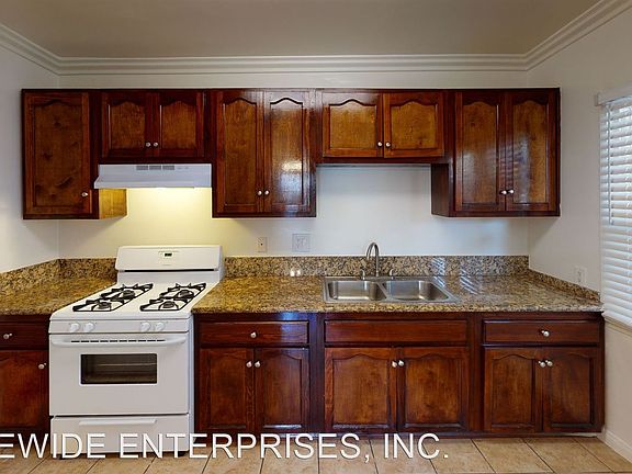 4th image of 4126 W Adams Blvd #10400854