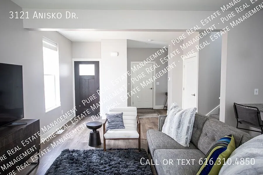 Sequoia | Three Bedroom Interior - Walkout — Photo 3