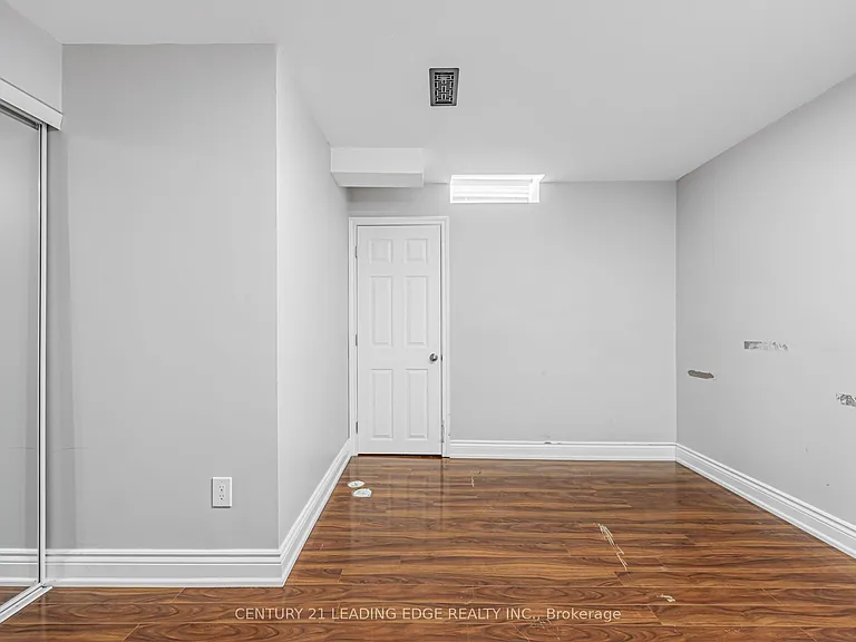 98 Erskine Dr #LOWER — Photo 18