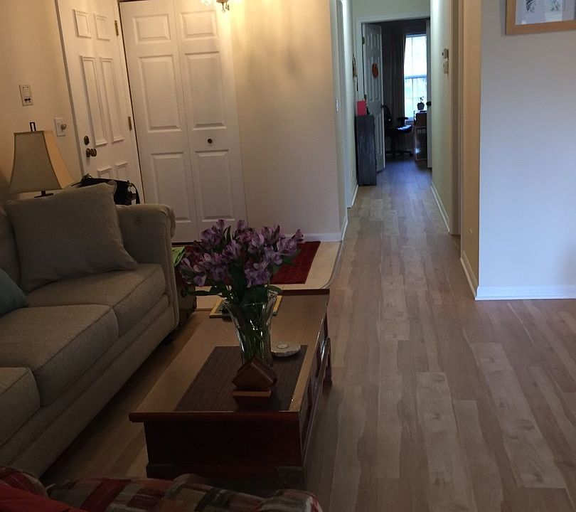 2nd image of 617 Edinburgh Ln APT A
