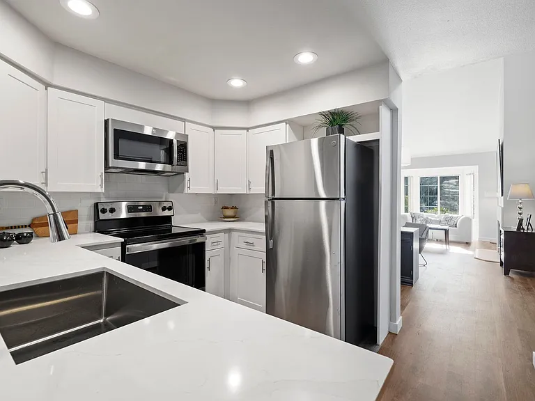 Water's Edge Townhomes — Photo 38