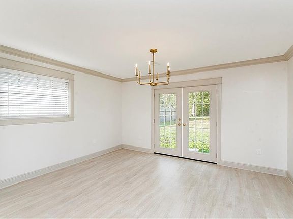 3rd image of 219 Devon Rd