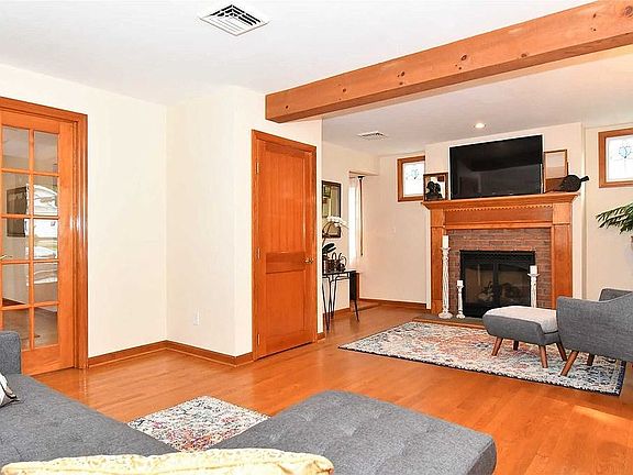 5th image of 14 Woodland Ave