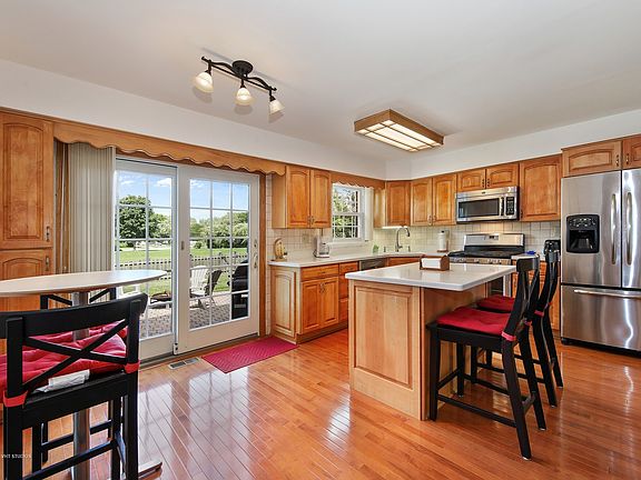 4th image of 818 Prince Charles Ln