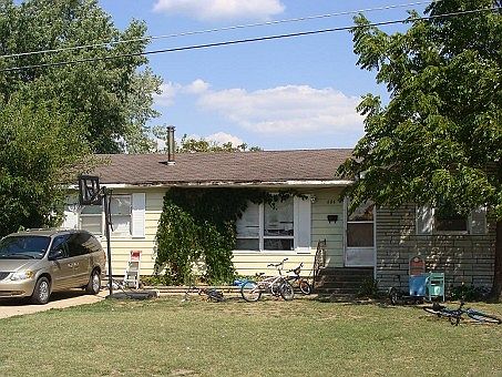 2nd image of 606 S Main St