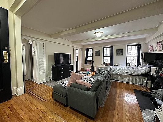 2nd image of 310 E 55th St #3BB
