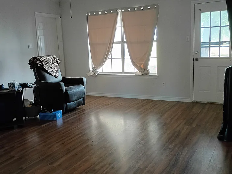 1019 San Jacinto St — Photo 6
