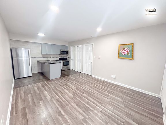 4th image of 3807-15 Lippincott Blvd