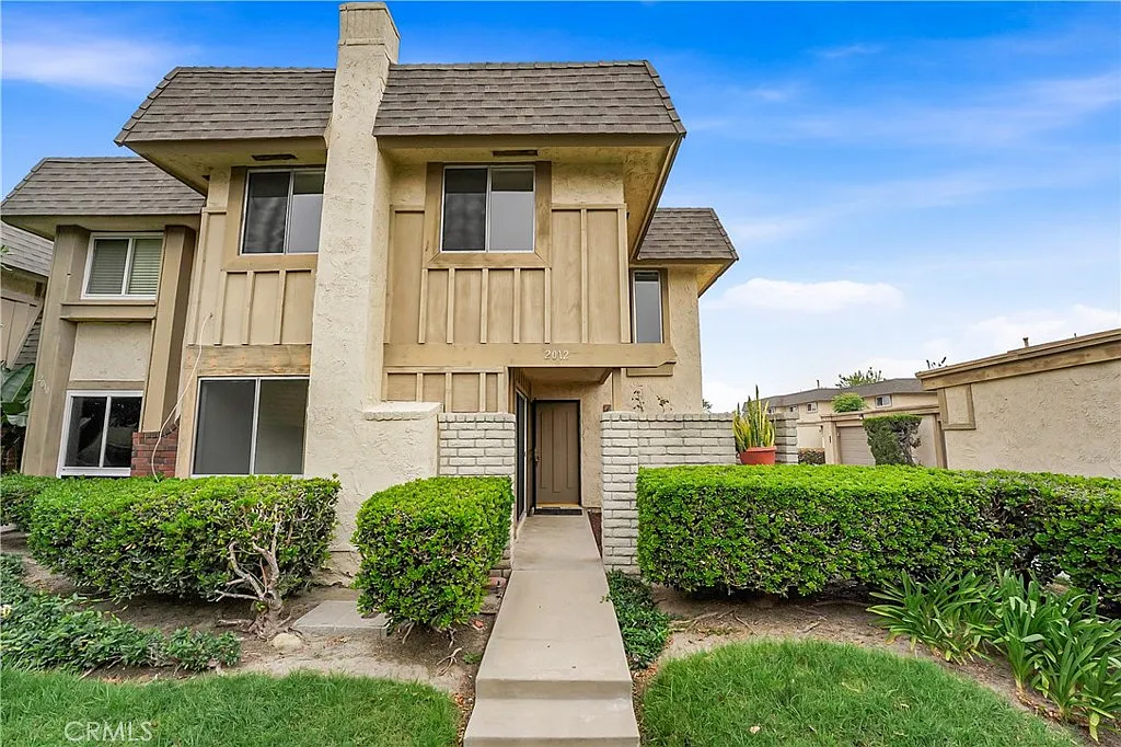 2012 E Figwood Ln photo 1