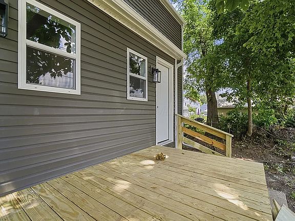 4th image of 658-660 Rhoads Ave #658