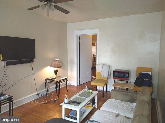 3rd image of 133 W Grange Ave