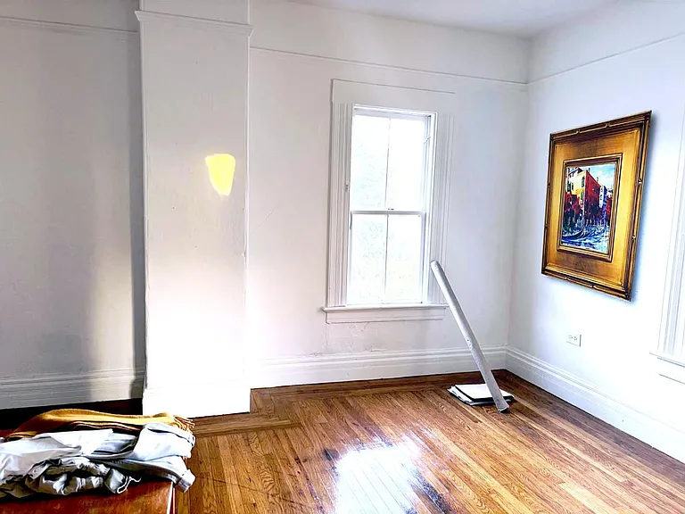 708 York St — Photo 3