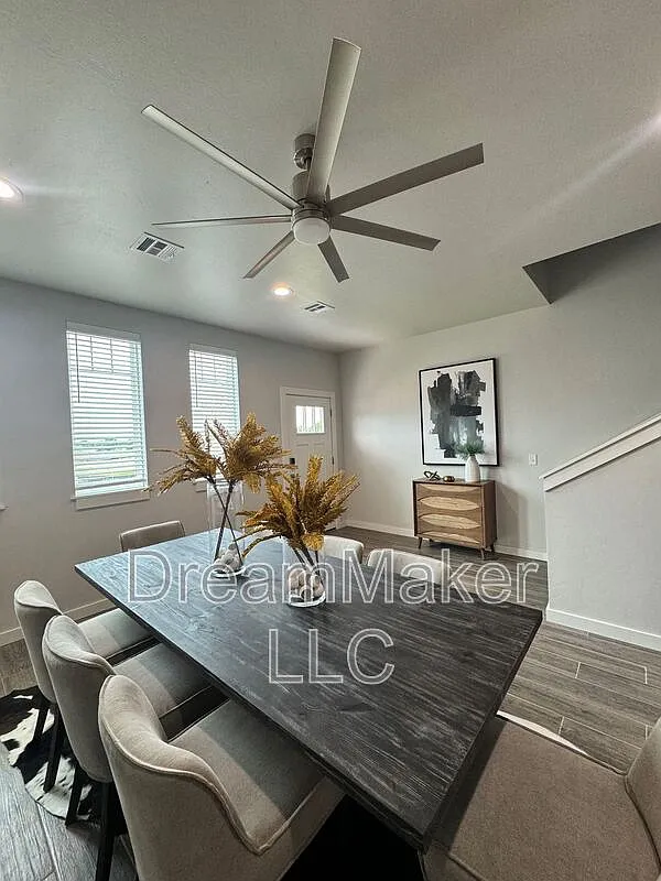 4 bed, 2.5 bath, 2227 sqft, $2,295 — Photo 3