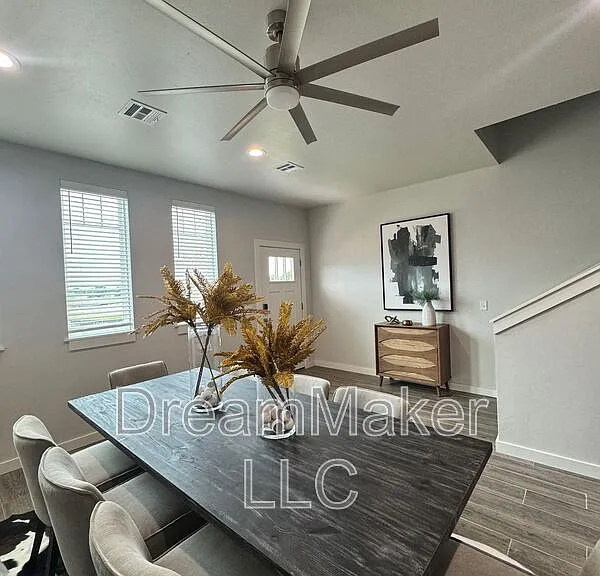 2807 Clifton Ter — Photo 3