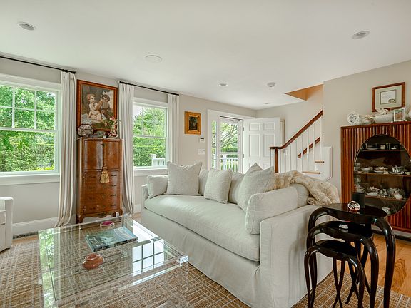 4th image of 4 Golf View Dr