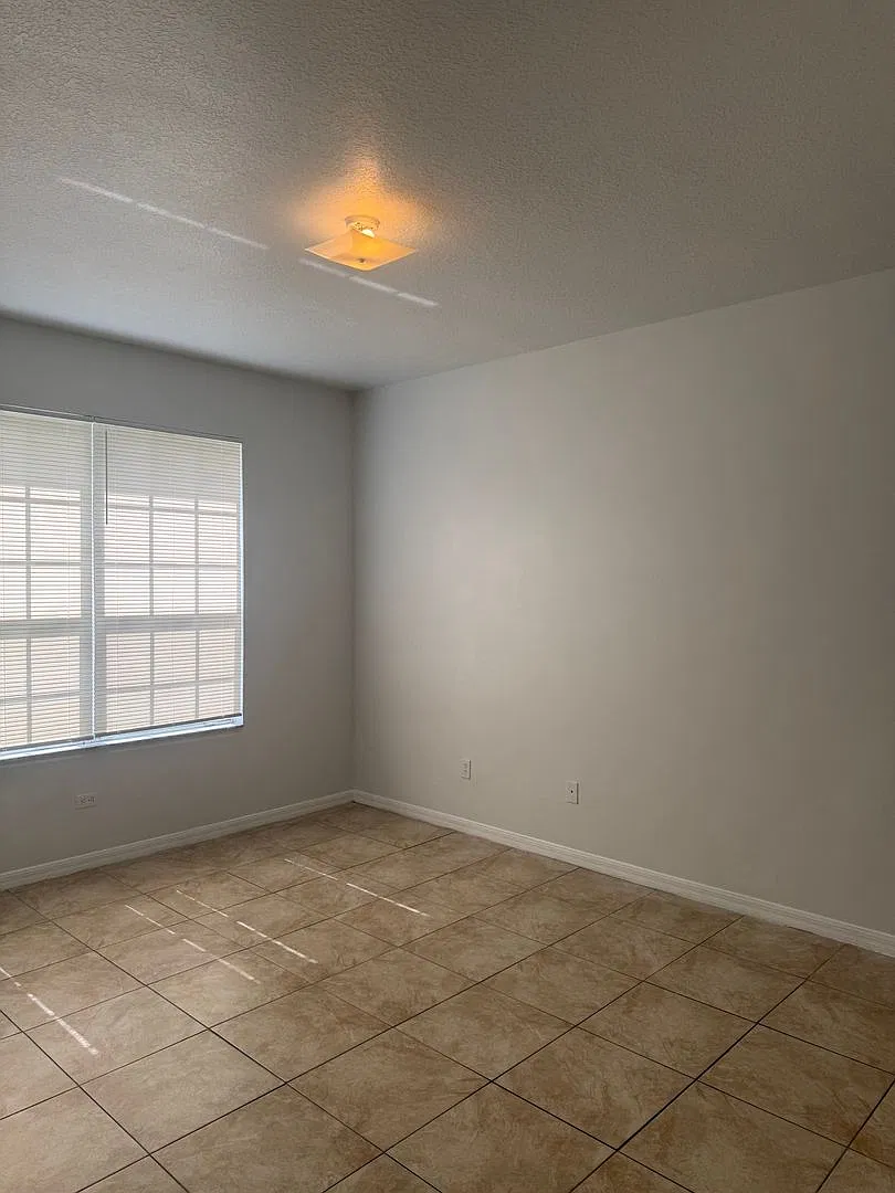 Beautiful Townhouse in Emerald Lake, Kissimmee — Photo 3