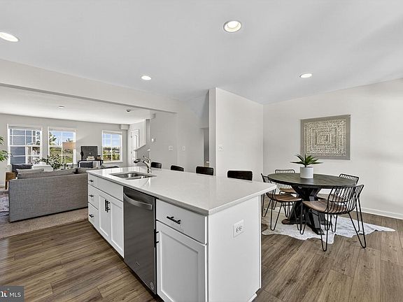 5th image of 192 Tate Manor Dr