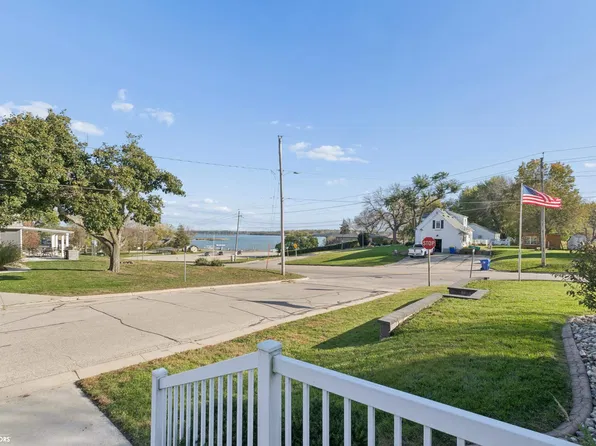2 Hillcrest St, Ventura, IA 50482