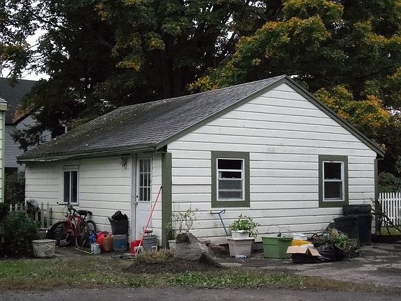 2nd image of 208 Avenue E