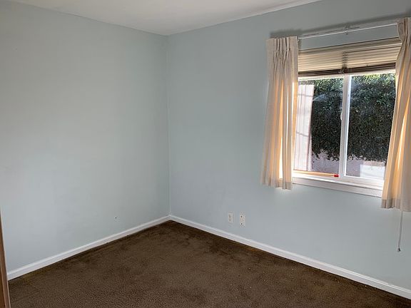 5th image of 1752 Beverly Blvd