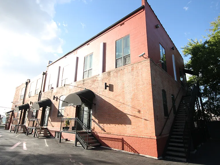 710 S Medina #104 — Photo 33