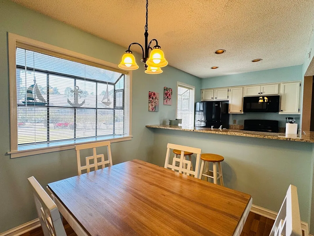 1 bed, 950 sqft, $1,750 — Photo 3