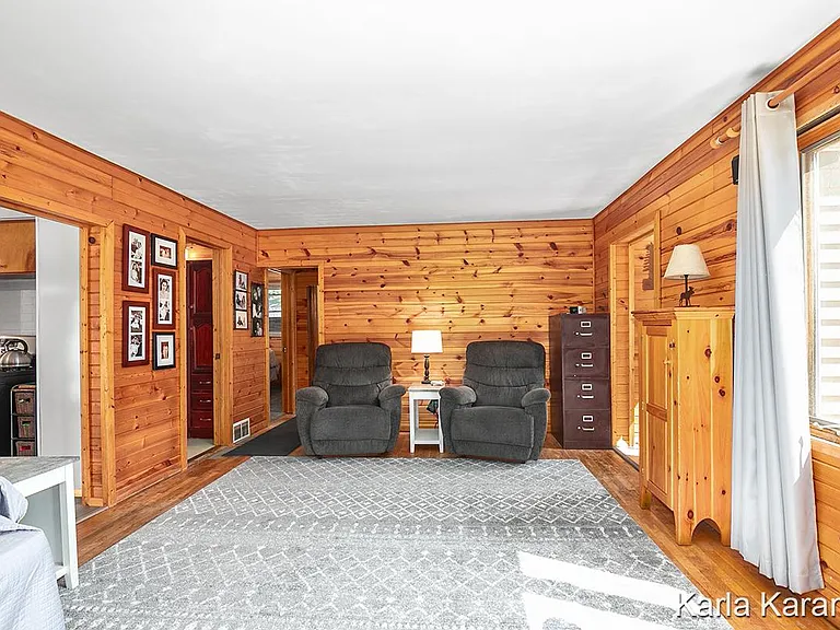 343 Elizabeth St — Photo 8