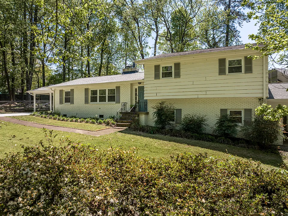 2300 Little John Trl SE