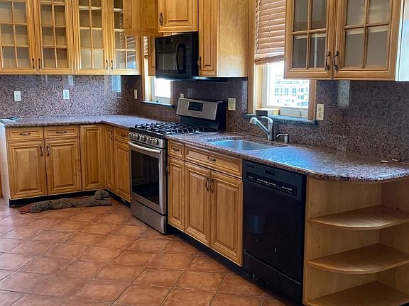 4th image of 37 Quincy Ave #1A