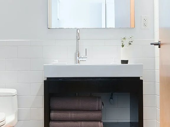 4th image of 550 W 54th St APT 1402