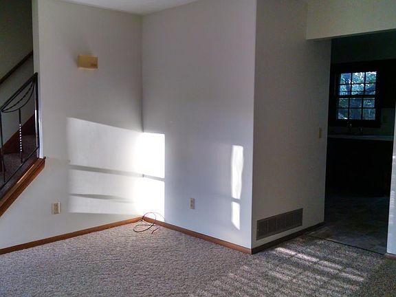 5th image of 553 Maple Tree Ln #553