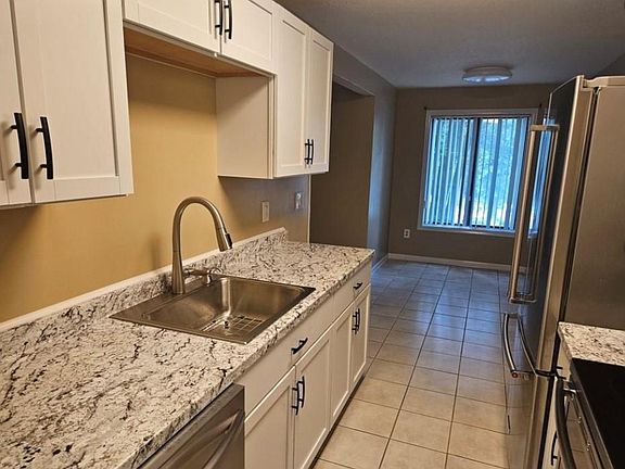 2nd image of 25 Woodsedge Dr APT 6A