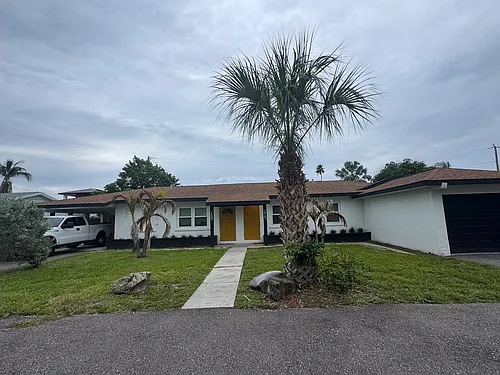 209-215 S Riverside Dr Photo 1