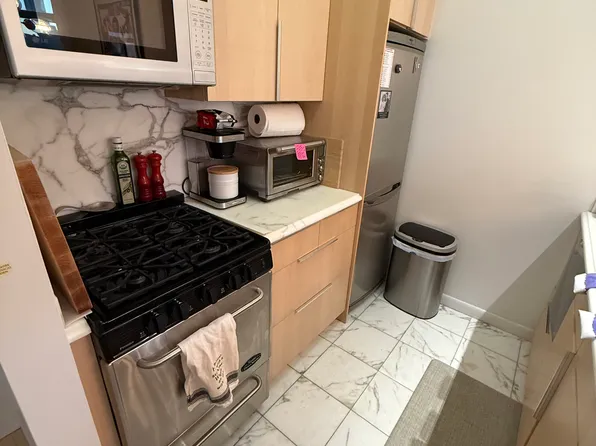 188 East 64th Street image 25 of 34