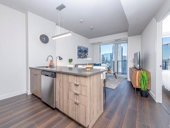 4th image of 510 12th Ave SW #2507