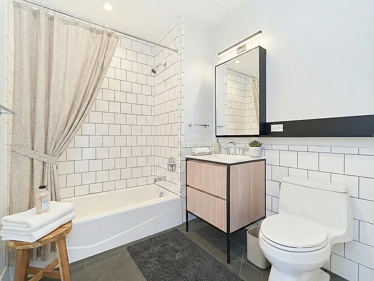 658 Driggs Ave #2D — Photo 3