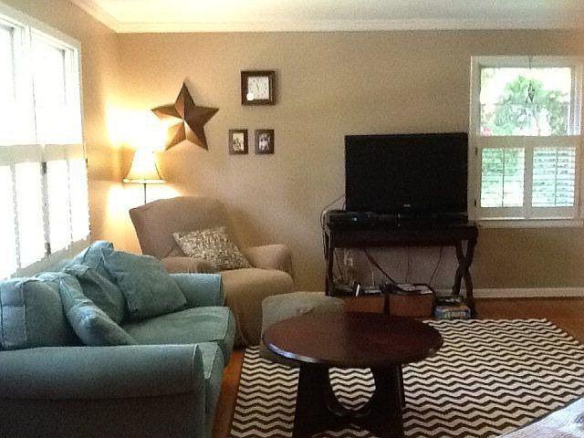 2nd image of 2920 Hampshire Dr