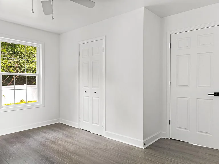 565 Louis St — Photo 30