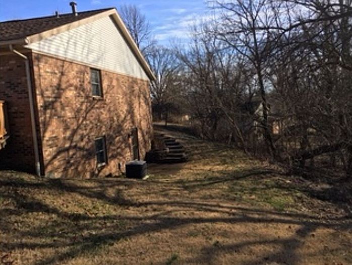 2nd image of 3115 Muensterman Ave