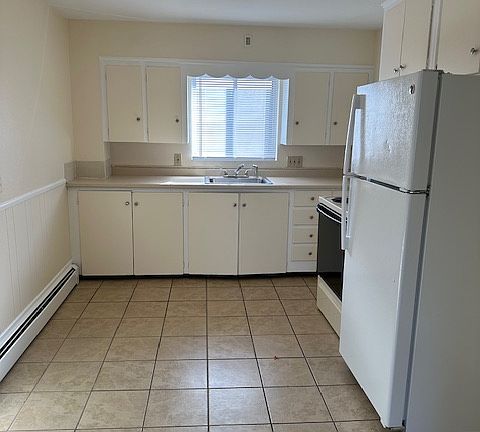 3rd image of 101 N Broadway St #2