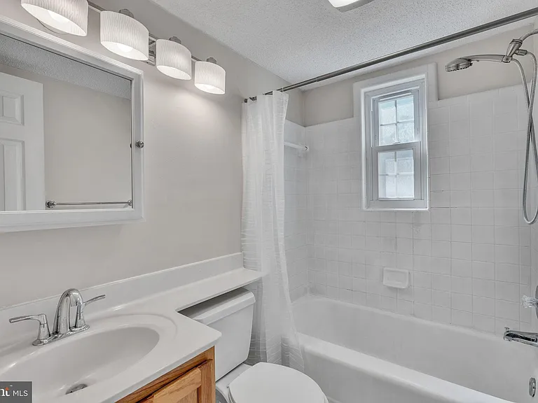 2237 Farrington Ave #203 — Photo 13