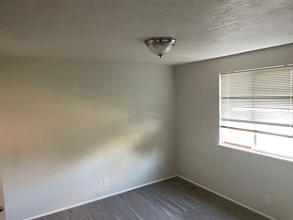 4th image of 155 SW Kalmia St Ste 2