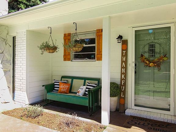 3rd image of 26 Holly Ln