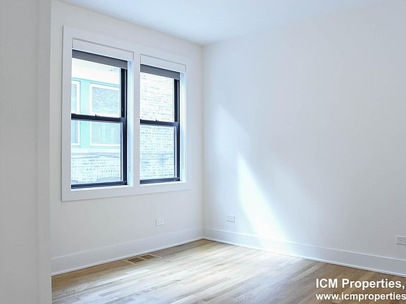 3rd image of 1610 W Belle Plaine Ave #1