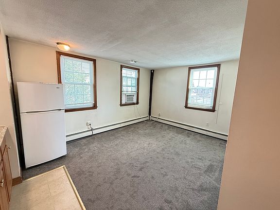 3rd image of 332 Cabot St