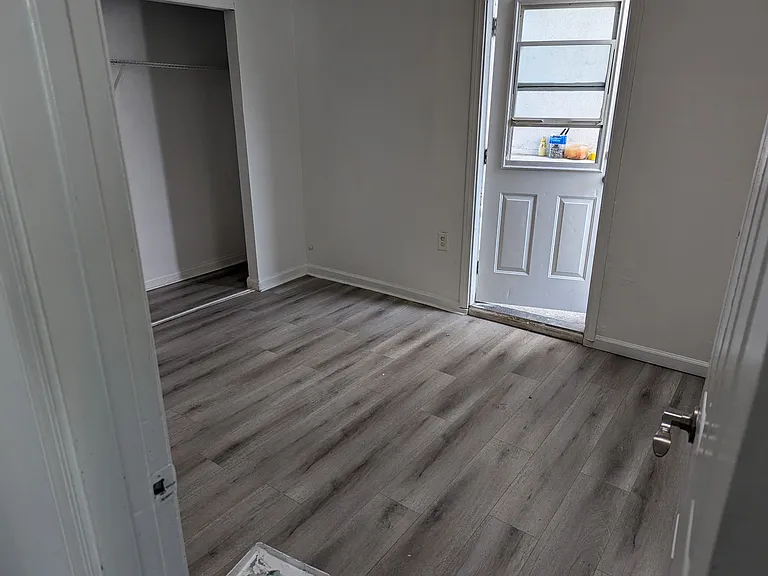 635 E Broadway — Photo 6