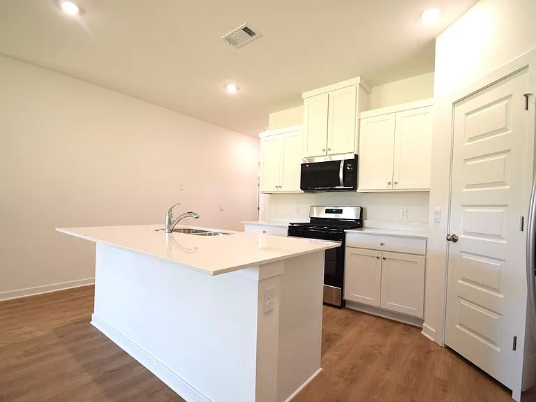 346 Texas Ave — Photo 8