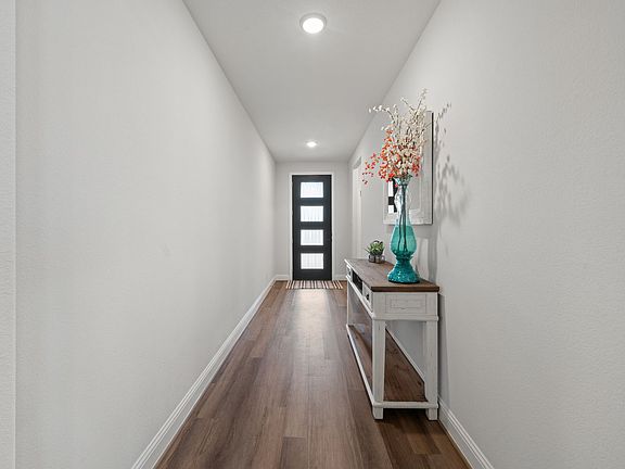 4th image of 225 Fulton St