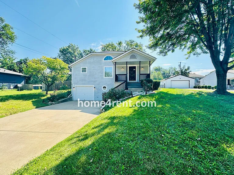 8601 England St — Photo 1