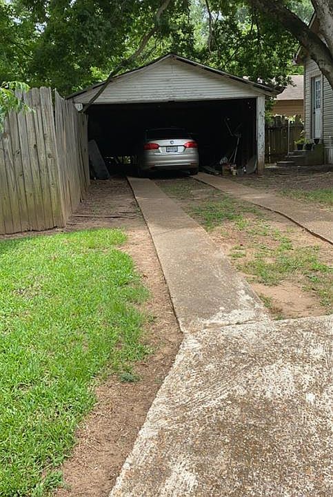 2nd image of 800 E Rusk St